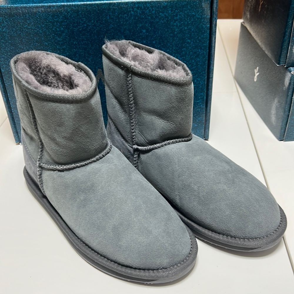 Emu Stinger Mini New in Box authentic with tags